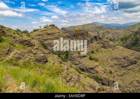 Sedimentgestein in den Schluchten des Garagassa Valley bei Rossiglione in der Provinz Genua, Italien Stockfoto