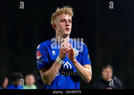 Eindhoven, Niederlande. 31. März 2025. EINDHOVEN, NIEDERLANDE - MÄRZ 31: Mees Laros vom FC den Boschapplauds für die Fans beim niederländischen Keuken Kampioen Divisie Spiel zwischen Jong PSV und FC den Bosch am PSV Campus de Herdgang am 31. März 2025 in Eindhoven, Niederlande. (Foto von Joris Verwijst/Orange Pictures) Credit: Orange Pics BV/Alamy Live News Stockfoto