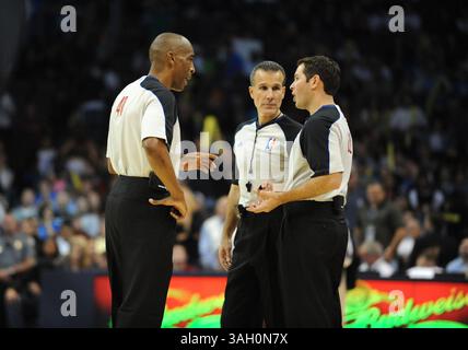 1. November 2009: Die Beamten Leon Wood, Ken Mauer und Brian Forte während eines NBA-Spiels zwischen den Portland Trail Blazers und dem Oklahoma City Thunder im Ford Center in Oklahoma City besiegten Portland Oklahoma 83-74 (Credit Image: © Albert Pena/Cal Sport Media/ZUMA Press) Stockfoto