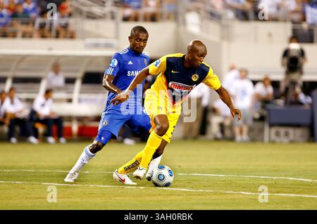 Juli 2009 Cowboy Stadium, Arlington, Texas. Salomon Kalou und Aquivaldo Mosquera kämpfen während des letzten Spiels der World Football Challenge zwischen Chelsea FC und Club America..Andrew Dieb/CSM (Bild: © Andrew Dieb/Cal Sport Media/ZUMA Press) Stockfoto