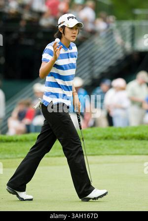 11. Juli 2009: Song-Hee Kim aus Korea winkt aus dem 15. Loch während der dritten Runde bei der 64. US Women's Open Championship 2009 im Saucon Valley Country Club in Bethlehem, Pennsylvania. (Bild: © Duncan Williams/Cal Sport Media/ZUMA Press) Stockfoto