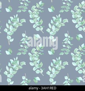 Eukalyptusblätter in sanften blau-grünen Tönen vor staubblauem Hintergrund. Dieses nahtlose Aquarellmuster eignet sich für Innenarchitektur-Projekte, Stoffdruck und Websites mit botanischem Thema Stockfoto