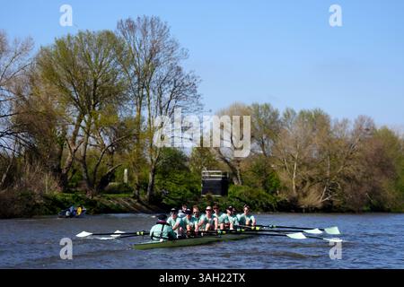 Cambridge Men während eines Trainings auf der Themse in London. Bilddatum: Mittwoch, 9. April 2025. Stockfoto