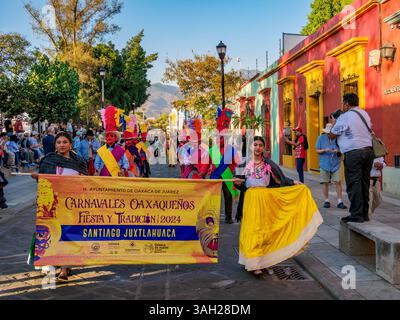 Karnevalsparade in der Mazedonio Alcala Street, Oaxaca de Juarez, Oaxaca State, Mexiko Stockfoto