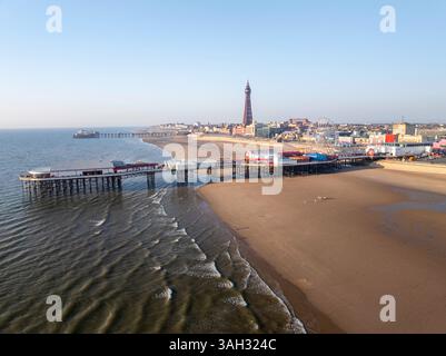 Luftbild des zentralen Piers am Ufer von Blackpool UK Stockfoto