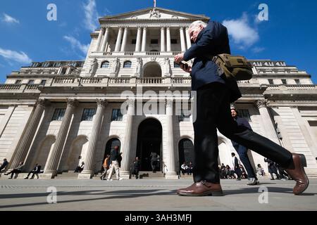 City of London, London, Großbritannien. April 2025. Bank of England. Trump-Zölle, China rächt sich angesichts eines eskalierenden Handelskrieges. Quelle: Matthew Chattle/Alamy Live News Stockfoto