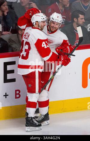 9. April 2015: Detroit Red Wings Center Darren Helm #43 feiert sein Tor mit Brendan Smith #2 bei einem NHL-Spiel zwischen den Detroit Red Wings und den Montreal Canadiens im Bell Centre in Montreal, Quebec, Kanada. Die Montreal Canadiens besiegten die Detroit Red Wings 4-3 in Überstunden. Philippe Bouchard/CSM(Bild: © Philippe Bouchard/Cal Sport Medi/Cal Sport Media/ZUMAPRESS.com) Stockfoto