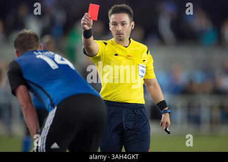 April 2015 - San Jose, Kalifornien, Vereinigte Staaten - . Adam John #14 wird in der zweiten Hälfte des Spiels zwischen den San Jose Earthakes und dem Vancouver Whitecaps FC in San Jose, Kalifornien, aus dem Gam geworfen. (Bild: © Brian Oregel/Cal Sport Media/ZUMAPRESS.com) Stockfoto