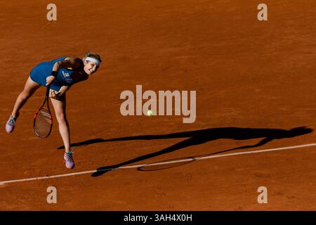 4. Juni 2015: Timea Bacsinszky aus der Schweiz in einem Halbfinalspiel gegen Serena Williams aus den Vereinigten Staaten von Amerika am 12. Tag des French Open Tennis Turniers 2015 in Roland Garros in Paris. Williams gewann 46 63 60. Sydney Low/Cal Sport Media. (Bild: © Sydney Low/Cal Sport Media/ZUMAPRESS.com) Stockfoto