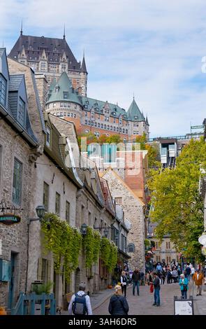 Kanada, Provinz Québec, Stadt Québec, Altstadt Québec oder Vieux Québec. Chateau Frontenac von der Rue Sous-le-Fort in Basse-Ville, oder Lower Town. Stockfoto
