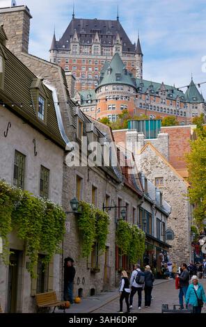 Kanada, Provinz Québec, Stadt Québec, Altstadt Québec oder Vieux Québec. Chateau Frontenac von der Rue Sous-le-Fort in Basse-Ville, oder Lower Town. Stockfoto