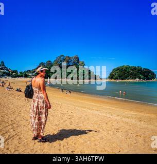 Frau am Strand Stockfoto