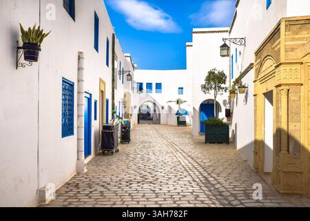 Eine Straße in der Medina von Yasmine, Hammamet, Tunesien. Stockfoto