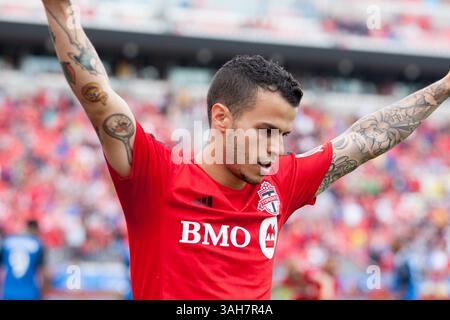 30. Mai 2015: Torontos FC-Stürmer Sebastian Giovinco (10) feiert das Tor des Toronto FC während eines MLS-Spiels zwischen dem Toronto FC und San Jose Earthakes auf dem BMO Field in Toronto, ON. (Bild: © Kevin Sousa/Cal Sport Media/ZUMAPRESS.com) Stockfoto