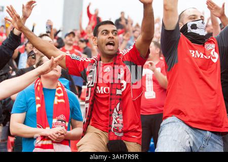30. Mai 2015: Toronto FC-Fan bei einem MLS-Spiel zwischen dem Toronto FC und San Jose Earthakes im BMO Field in Toronto. (Bild: © Kevin Sousa/Cal Sport Media/ZUMAPRESS.com) Stockfoto
