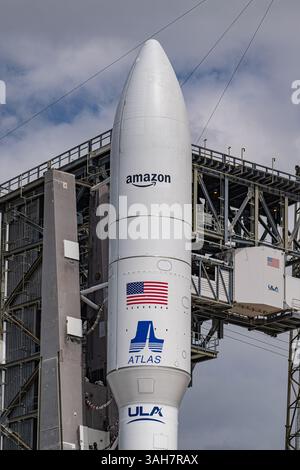 Cape Canaveral, USA. April 2025. Am 9. April 2025 um 19 Uhr wird ULA die erste Serie von Kuiper-Satelliten für Amazon von SLC-41 in Cape Canaveral, FL, in die Umlaufbahn starten. (Foto: Michael Cain Jr./SIPA USA) Credit: SIPA USA/Alamy Live News Stockfoto