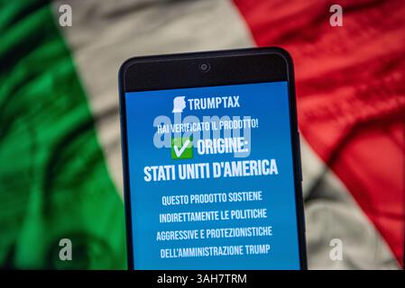Italien. April 2025. In dieser Fotoabbildung wird die TrumpTax-Webanwendung auf einem Smartphone ausgeführt. Das TrumpTax-Projekt wird von der italienischen Fraktion Alleanza Verdi e Sinistra (Allianz der Grünen und Linken) gefördert, um die Verbraucher über die Herkunft der Produkte zu informieren. Ihr Ziel ist es, den US-Zöllen entgegenzuwirken, indem sie bewusste Kaufentscheidungen fördern. (Credit Image: © Vincenzo Nuzzolese/SOPA Images via ZUMA Press Wire) NUR REDAKTIONELLE VERWENDUNG! Nicht für kommerzielle ZWECKE! Stockfoto
