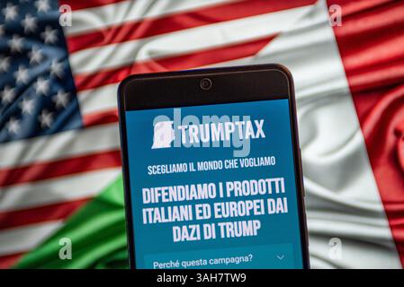 Italien. April 2025. In dieser Fotoabbildung wird die TrumpTax-Webanwendung auf einem Smartphone ausgeführt. Das TrumpTax-Projekt wird von der italienischen Fraktion Alleanza Verdi e Sinistra (Allianz der Grünen und Linken) gefördert, um die Verbraucher über die Herkunft der Produkte zu informieren. Ihr Ziel ist es, den US-Zöllen entgegenzuwirken, indem sie bewusste Kaufentscheidungen fördern. (Credit Image: © Vincenzo Nuzzolese/SOPA Images via ZUMA Press Wire) NUR REDAKTIONELLE VERWENDUNG! Nicht für kommerzielle ZWECKE! Stockfoto