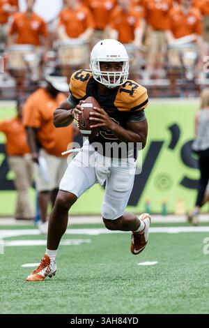 18. April 2105: Texas Longhorns Quarterback Jerrod Heard (13) schaut während der jährlichen Texas Orange-White Football-Tour im Darrell K Royal-Texas Memorial Stadium in Austin, Texas, Texas, zu bestehen. (Kreditbild: © Tim Warner/Cal Sport Media/ZUMAPRESS.com) Stockfoto