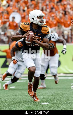 18. April 2105: Texas Longhorns Quarterback Jerrod Heard (13) schaut während der jährlichen Texas Orange-White Football-Tour im Darrell K Royal-Texas Memorial Stadium in Austin, Texas, Texas, zu bestehen. (Kreditbild: © Tim Warner/Cal Sport Media/ZUMAPRESS.com) Stockfoto