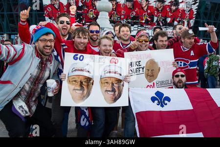 19. April 2015: Die Fans der Montreal Canadiens jubeln vor dem dritten Spiel der ersten Runde der Stanley Cup Playoffs 2015 zwischen den Montreal Canadiens und den Ottawa Senators im Canadian Tire Centre in Ottawa, Ontario, Kanada. Die Montreal Canadiens besiegten die Ottawa Senators 2-1 in Überstunden und führten die Serie 3:0 an. Philippe Bouchard/CSM(Bild: © Philippe Bouchard/Cal Sport Medi/Cal Sport Media/ZUMAPRESS.com) Stockfoto