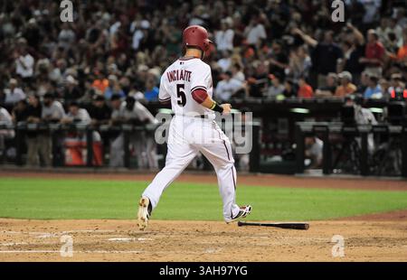 April 2015; Phoenix, AZ, USA; der Arizona Diamondbacks Center Fielder Ender Inciarte (5) erzielt einen Lauf gegen die San Francisco Giants während des MLB-Spiels im Chase Field in Phoenix, AZ. Joe Camporeale/Cal Sport Media(Bild: © Joe Camporeale/Cal Sport Media/ZUMAPRESS.com) Stockfoto