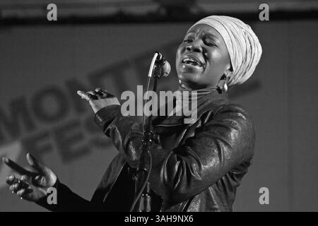 INDIA ARIE führt auf der Jimmy Lyons Bühne - 54. MONTEREY JAZZ FESTIVAL 2011 Stockfoto