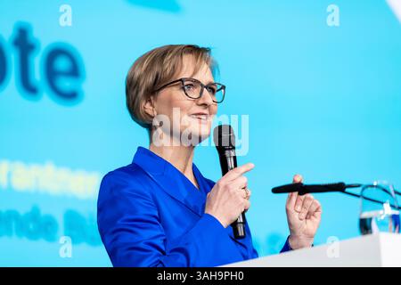 Zukunftstag Mittelstand 2025 Dr. Franziska Brantner, Bundesvorsitzende von Bündnis 90/die Grünen, hält eine Rede auf der Impact Stage beim Zukunftstag Mittelstand 2025 in der STATION Berlin am 09.04.2025 *** Zukunftstag Mittelstand 2025 Dr. Franziska Brantner, Bundesvorsitzende von Bündnis 90 die Grünen, hält eine Rede auf der Impact Stage am Zukunftstag Mittelstand 2025 in der STATION Berlin am 09 04 2025 Copyright: XEVENTPRESSxJeremyxKnowlesx Stockfoto