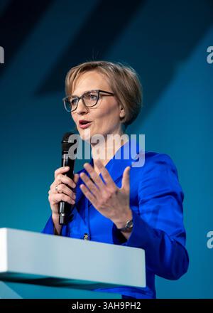 Zukunftstag Mittelstand 2025 Dr. Franziska Brantner, Bundesvorsitzende von Bündnis 90/die Grünen, hält eine Rede auf der Impact Stage beim Zukunftstag Mittelstand 2025 in der STATION Berlin am 09.04.2025 *** Zukunftstag Mittelstand 2025 Dr. Franziska Brantner, Bundesvorsitzende von Bündnis 90 die Grünen, hält eine Rede auf der Impact Stage am Zukunftstag Mittelstand 2025 in der STATION Berlin am 09 04 2025 Copyright: XEVENTPRESSxJeremyxKnowlesx Stockfoto