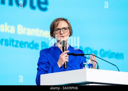 Zukunftstag Mittelstand 2025 Dr. Franziska Brantner, Bundesvorsitzende von Bündnis 90/die Grünen, hält eine Rede auf der Impact Stage beim Zukunftstag Mittelstand 2025 in der STATION Berlin am 09.04.2025 *** Zukunftstag Mittelstand 2025 Dr. Franziska Brantner, Bundesvorsitzende von Bündnis 90 die Grünen, hält eine Rede auf der Impact Stage am Zukunftstag Mittelstand 2025 in der STATION Berlin am 09 04 2025 Copyright: XEVENTPRESSxJeremyxKnowlesx Stockfoto