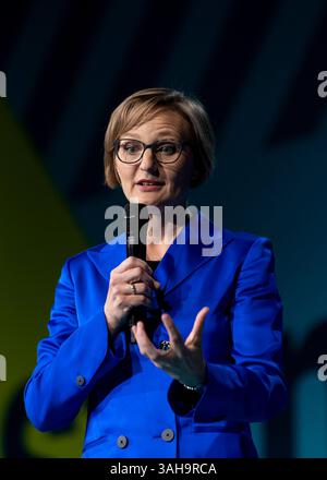 Zukunftstag Mittelstand 2025 Dr. Franziska Brantner, Bundesvorsitzende von Bündnis 90/die Grünen, hält eine Rede auf der Impact Stage beim Zukunftstag Mittelstand 2025 in der STATION Berlin am 09.04.2025 *** Zukunftstag Mittelstand 2025 Dr. Franziska Brantner, Bundesvorsitzende von Bündnis 90 die Grünen, hält eine Rede auf der Impact Stage am Zukunftstag Mittelstand 2025 in der STATION Berlin am 09 04 2025 Copyright: XEVENTPRESSxJeremyxKnowlesx Stockfoto