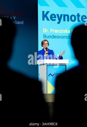 Zukunftstag Mittelstand 2025 Dr. Franziska Brantner, Bundesvorsitzende von Bündnis 90/die Grünen, hält eine Rede auf der Impact Stage beim Zukunftstag Mittelstand 2025 in der STATION Berlin am 09.04.2025 *** Zukunftstag Mittelstand 2025 Dr. Franziska Brantner, Bundesvorsitzende von Bündnis 90 die Grünen, hält eine Rede auf der Impact Stage am Zukunftstag Mittelstand 2025 in der STATION Berlin am 09 04 2025 Copyright: XEVENTPRESSxJeremyxKnowlesx Stockfoto