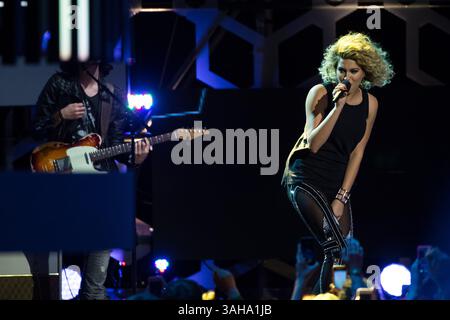 21. Juni 2015 – Toronto, Ontario, Kanada – 21. Juni 2015 – Toronto – Sängerin TORI KELLY tritt bei den Much Music Video Awards 2015 in Toronto auf. (Kreditbild: © Darren Eagles/ZUMA Wire) Stockfoto