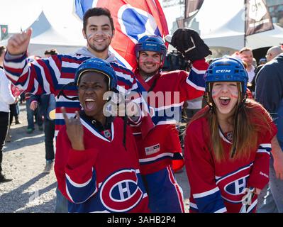 15. April 2015: Die Fans der Montreal Canadiens jubeln vor einem NHL-Spiel zwischen den Ottawa Senators und den Montreal Canadiens in einem der Stanley Cup Playoffs 2015 im Bell Centre in Montreal, Quebec, Kanada. Philippe Bouchard/CSM(Bild: © Philippe Bouchard/Cal Sport Medi/Cal Sport Media/ZUMAPRESS.com) Stockfoto
