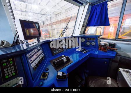 Innenraum der U-Bahn. Armaturenbrett für Fahrer. Stockfoto