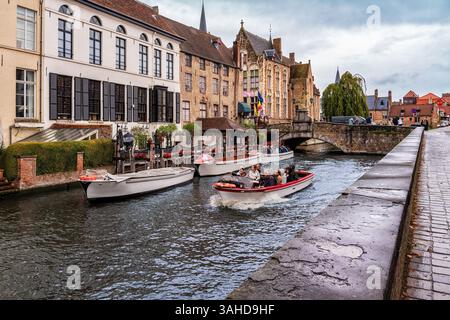 Brügge, Belgien - 27.09.2024: Kanäle der Altstadt von Brügge Stockfoto