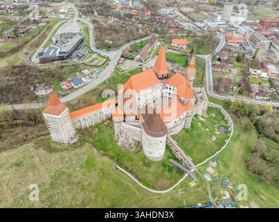 Der Stein und die Struktur des Hunedoara Castle: Ein architektonischer Überblick Stockfoto