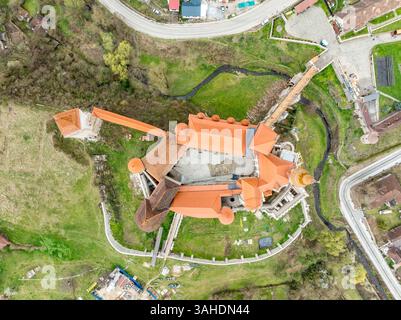 Luftbild der Burg Hunedoara Vajdahunyad in Rumänien Stockfoto