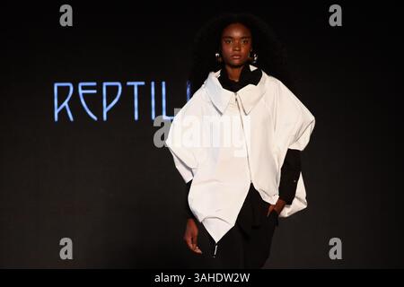 Modell auf der Landebahn für Reptilia während der 59. Ausgabe der São Paulo Fashion Week, die im Shopping JK Iguatemi in der Westzone von São Paulo stattfand. Quelle: Brazil Photo Press/Alamy Live News Stockfoto