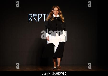 Modell auf der Landebahn für Reptilia während der 59. Ausgabe der São Paulo Fashion Week, die im Shopping JK Iguatemi in der Westzone von São Paulo stattfand. Quelle: Brazil Photo Press/Alamy Live News Stockfoto