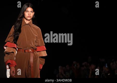 Modell auf der Landebahn für Reptilia während der 59. Ausgabe der São Paulo Fashion Week, die im Shopping JK Iguatemi in der Westzone von São Paulo stattfand. Quelle: Brazil Photo Press/Alamy Live News Stockfoto