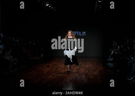 Modell auf der Landebahn für Reptilia während der 59. Ausgabe der São Paulo Fashion Week, die im Shopping JK Iguatemi in der Westzone von São Paulo stattfand. Quelle: Brazil Photo Press/Alamy Live News Stockfoto