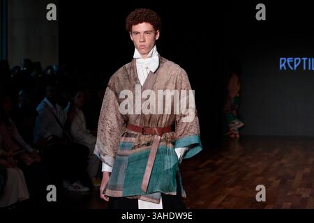 Modell auf der Landebahn für Reptilia während der 59. Ausgabe der São Paulo Fashion Week, die im Shopping JK Iguatemi in der Westzone von São Paulo stattfand. Quelle: Brazil Photo Press/Alamy Live News Stockfoto