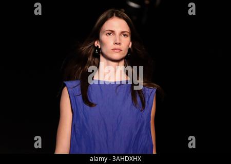 Model auf der Landebahn für Reptilia während der 59. Ausgabe der Sao Paulo Fashion Week, Model auf der Landebahn für Reptilia während der 59. Ausgabe der Sao Paulo Fashion Week, die im Shopping JK Iguatemi in der Westzone von Sao Paulo stattfand. Soo PAULO SP BRASILIEN Copyright: XMarinaxUezimax Stockfoto