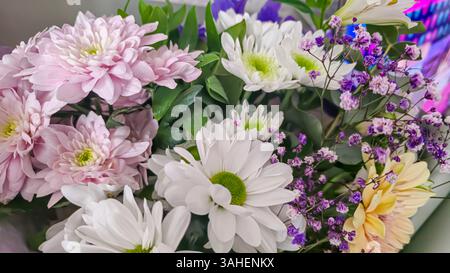 Wunderschöner großer Blumenstrauß. Muttertag, Geburtstag. Kopierbereich Stockfoto