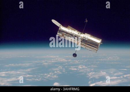 17. März 2014 - ..dieses Foto des Hubble Weltraumteleskops der NASA wurde auf der zweiten Wartungsmission zum Observatorium im Jahr 1997 aufgenommen. Hubble feiert 24-jähriges Jubiläum mit Infrarotaufnahmen der nahegelegenen Sternfabrik am 17. März 2014. Die NASA feiert das 25-jährige Jubiläum des Hubble Space Telescope mit einer Vielzahl von Veranstaltungen, die die bahnbrechenden Errungenschaften und wissenschaftlichen Beiträge mit Aktivitäten vom 20. Bis 26. April hervorheben. Diese atemberaubende Galerie stellt die 25 Bilder dar, die von der Raumfahrtbehörde ausgewählt wurden, um Hubbles erfolgreiches Vierteljahrhundert zu beleuchten... Hubble, das weltweit erste Weltraumteleskop, Stockfoto
