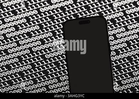 Schwarzes Mobiltelefon mit leerem Bildschirm auf einem Hintergrund mit leuchtend weißen Binärzahlen. Kopierraum und Vorlage für Technologie und Telekommunikation Stockfoto