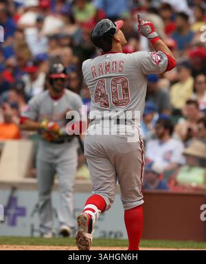 25. Mai 2015: Chicago, IL, USA – Wilson Ramos der Washington Nationals feiert beim sechsten Inning am Montag, den 25. Mai 2015 im Wrigley Field in Chicago einen Homerun. (Bild: © Phil Velasquez/TNS/ZUMA Wire) Stockfoto