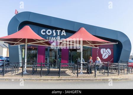 Costa Coffee Cafe und Restaurant Drive Thru, Kilwinning, Schottland. Stockfoto