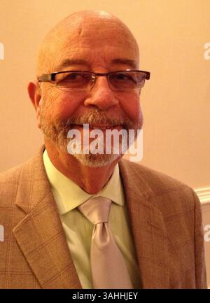 30. März 2015: Tampa, FL, USA – Tampa Councilman Charlie Miranda unterstützt die Zusammenarbeit mit Kuba. "Mit dem Dialog", sagt er, "haben wir die Möglichkeit, die Dynamik des Hasses zu ändern. (Bild: © Mimi Whitefield/TNS/ZUMA Wire) Stockfoto